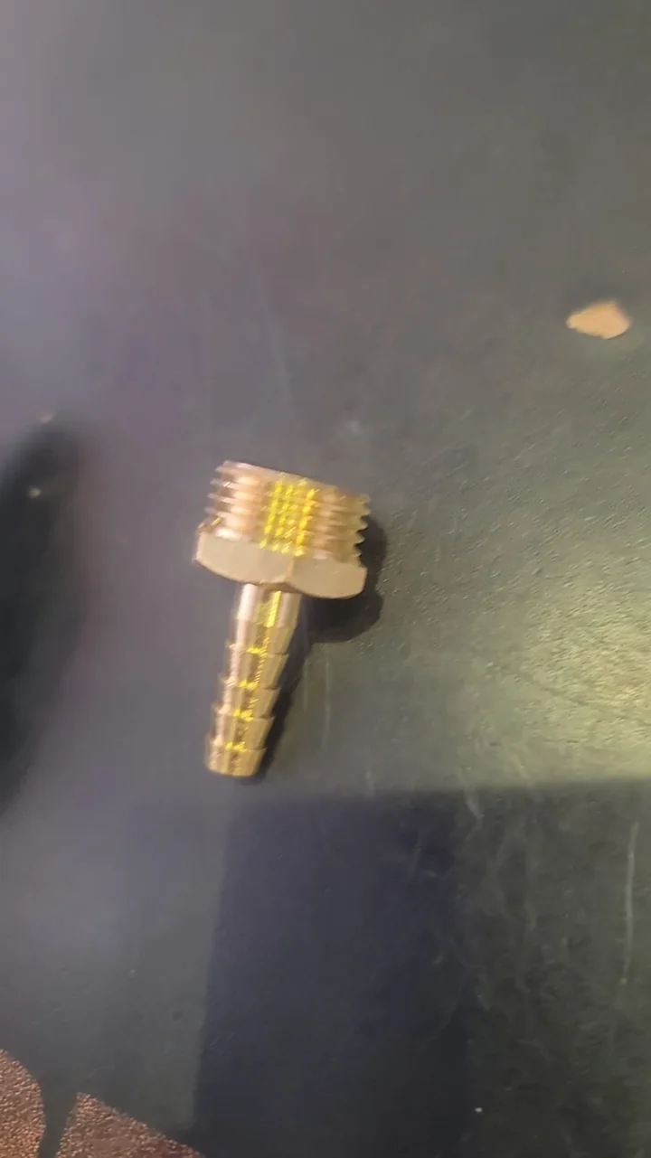 Brass gas hose fitting for a cooker